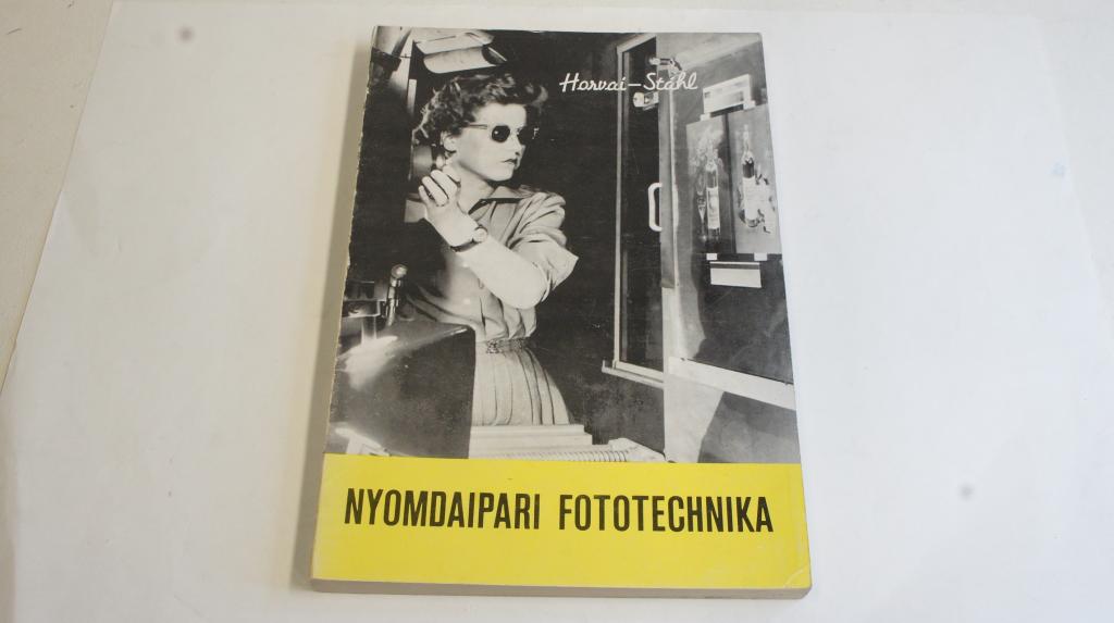 Horvai József, Stáhl Endre: Nyomdaipari fototechnika ; Műszaki Könyvkiadó 1978.