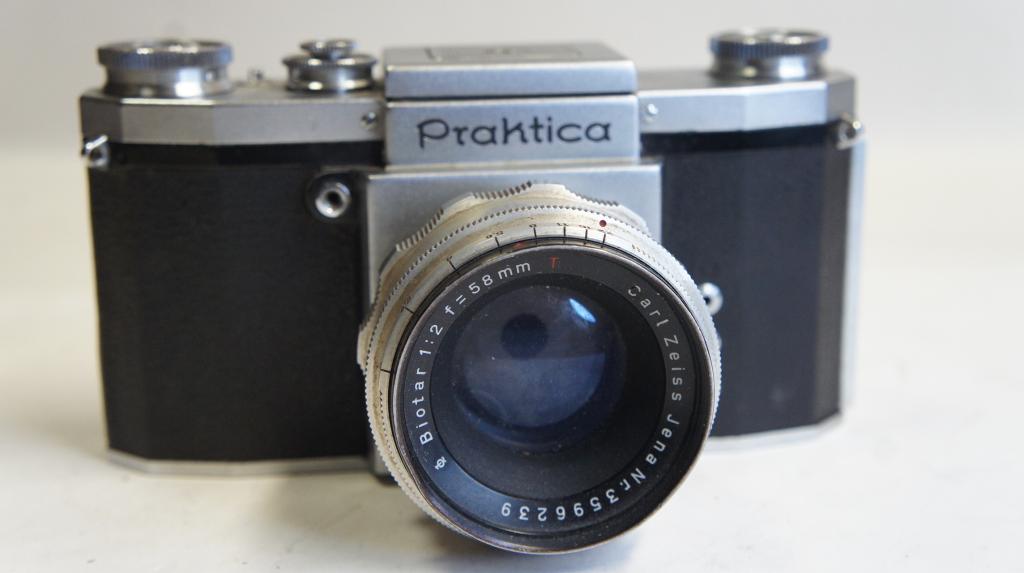 Praktica fényképezőgép, Biotar 2/58mm objektív  sz.: 3596239  cca.: 1952.