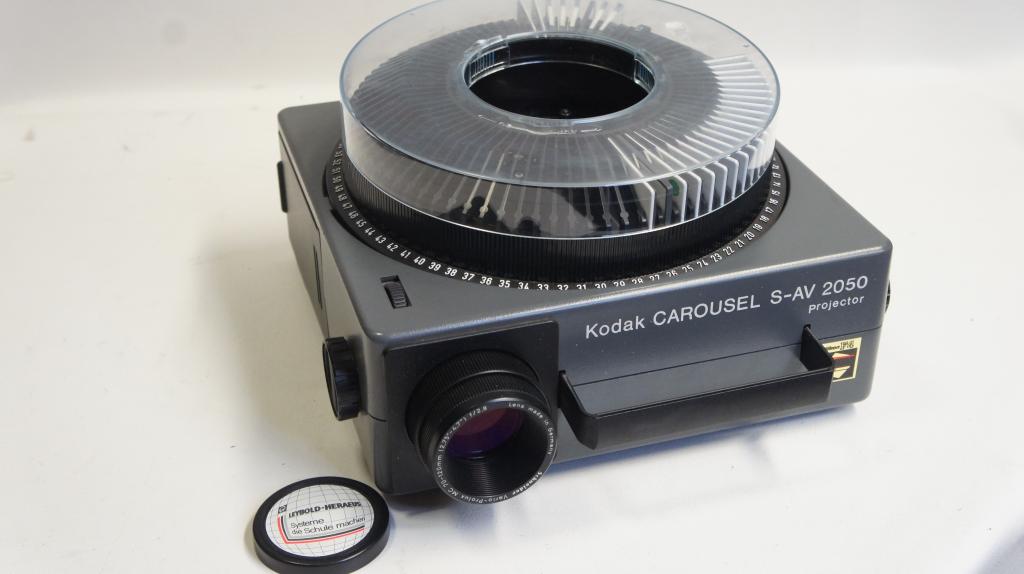 ② Projecteur diapositives Kodak Carousel S-AV 2050 — Projecteurs