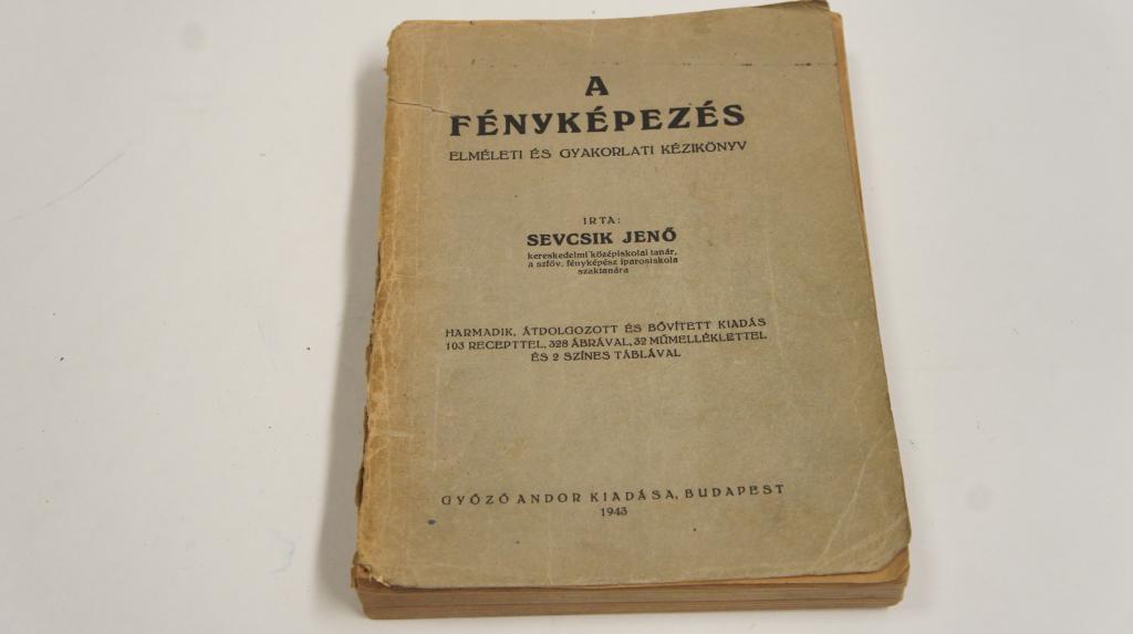 Sevcsik Jenő: A fényképezés ; Győző Andor Kiadása 1943.