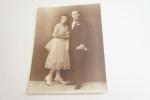 Régi fotó, ifjú pár, egész alakos