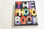 The Photography Book ; Phaidon Kiadó 1997.