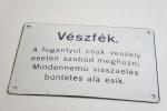 Fém tábla: Vészfék