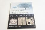 Tony Worobiec: Toning and handcolouring photographs ; C&B Kiadó 2002.